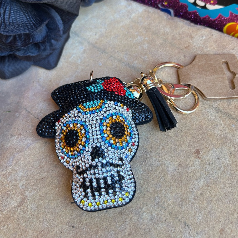 Skull Crystal Pendant Keychain with Hat NWT - Picture 3 of 5